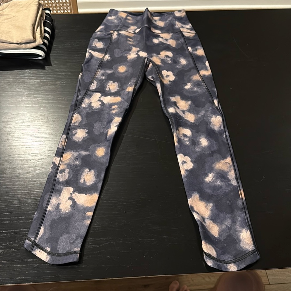 Manduka leggings women’s size small black and blush pink/nude